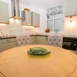 Pottergill Semesterbostad *